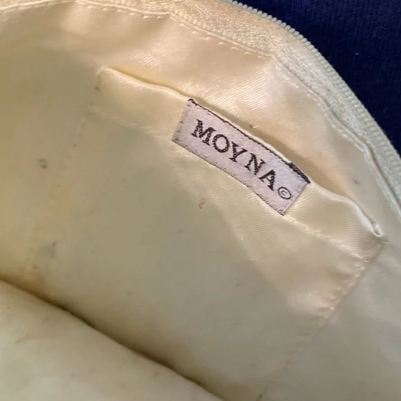 Skull and crossbones beaded bag - Picture 3 of 3